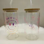 zwei bedruckte (Hologramm-Folie) Glas-Trinkbecher