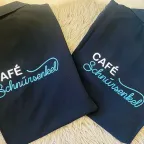 Zweifarbiges, beidseitig bedrucktes T-Shirt mit Kundenlogo (Rückseite)